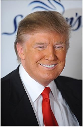 Donald Trump 8 İnç x 10 İnç Fotoğraf Çırak İki Hafta Uyarı Tilki ve Arkadaşlar Gülümseyen Kırmızı Kravat w / Beyaz Arka Plan