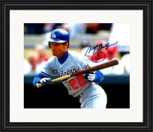 Brett Butler imzalı 8x10 Fotoğraf (Los Angeles Dodgers) SC1 Keçeleşmiş ve Çerçeveli-İmzalı MLB Fotoğrafları