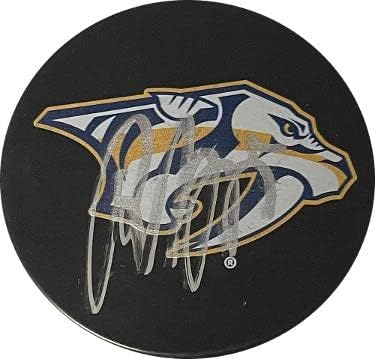 Roman Josi, Nashville Predators Logosunu imzaladı NHL Buz Hokeyi Diski-COA-İmzalı NHL Diskleri