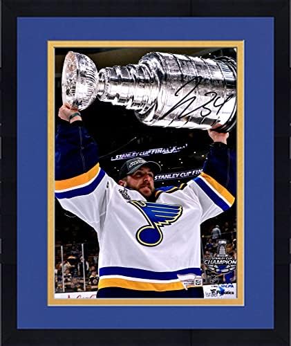 Çerçeveli Jake Allen St. Louis Blues 2019 Stanley Kupası Şampiyonları İmzalı 8 x 10 Yükseltme Kupası Fotoğrafı-İmzalı NHL